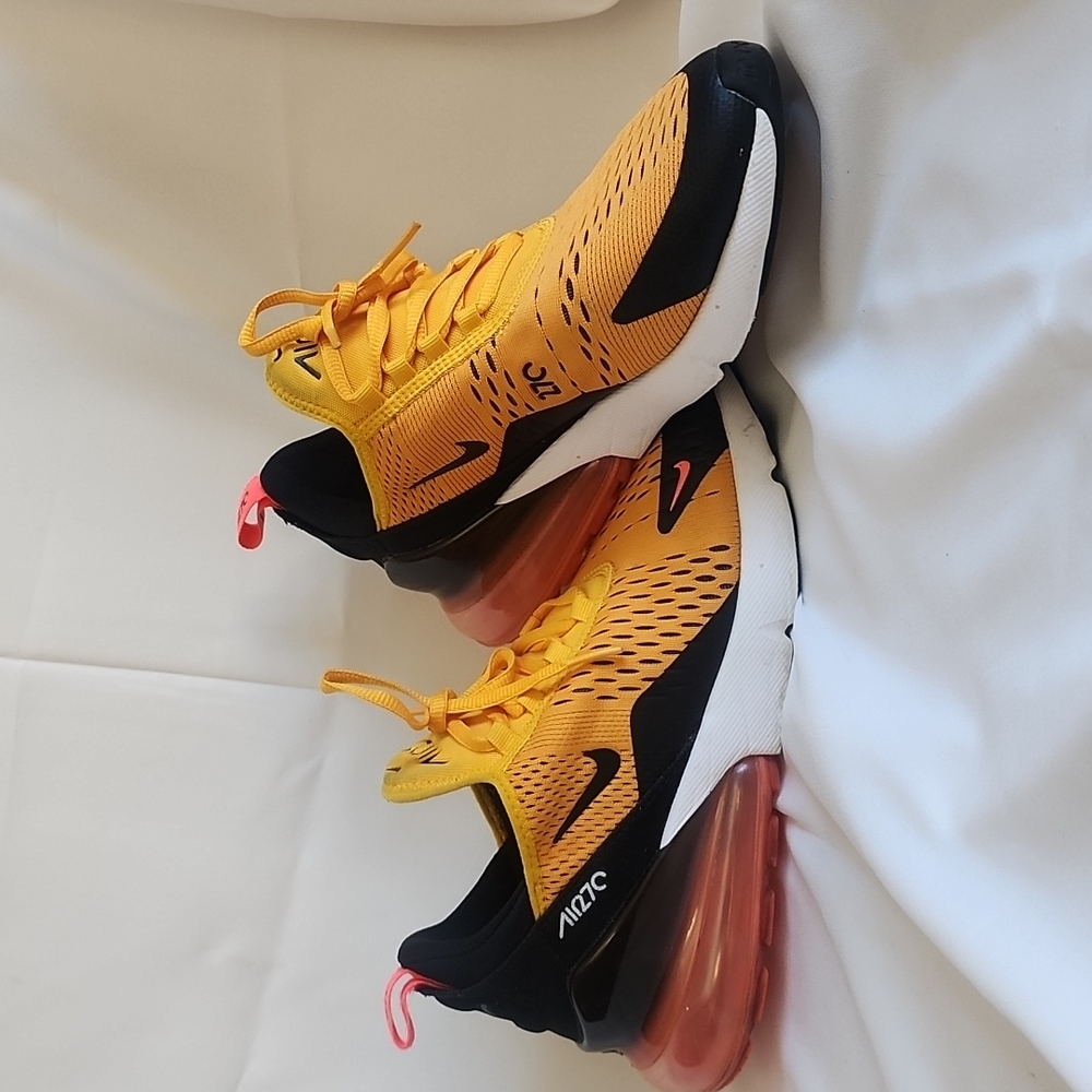 AIR 270 yellow women size 7 943345-700